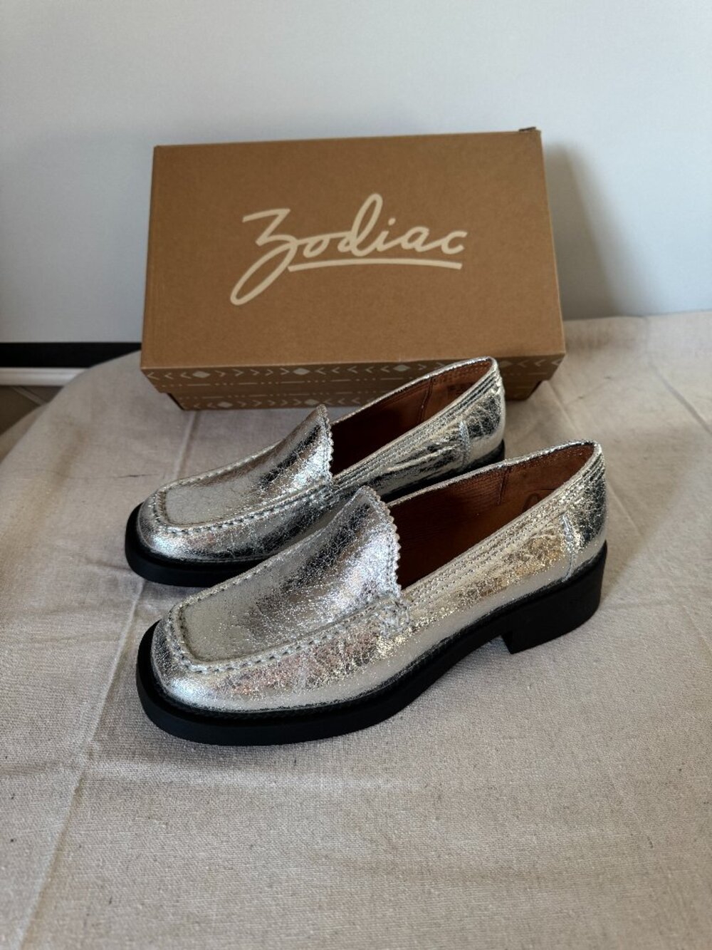Size 9 Zodiac Alaina Silver Metallic Faux Leather Loafers Shoes Black Heel